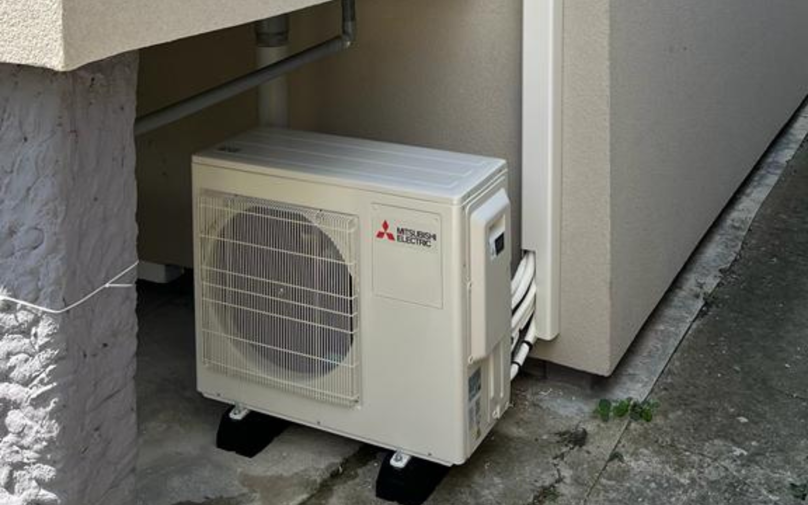 Pose d'une climatisation réversible murale monosplit dans un appartement à Villeparisis